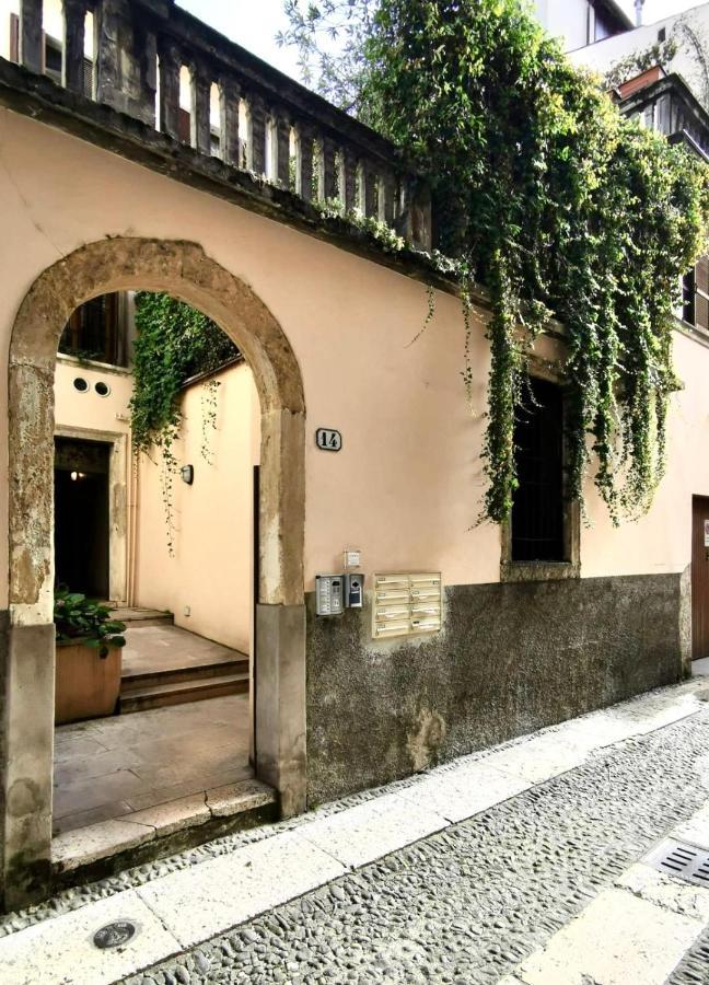 3 Amici Al Teatro Apartment Verona Exterior photo